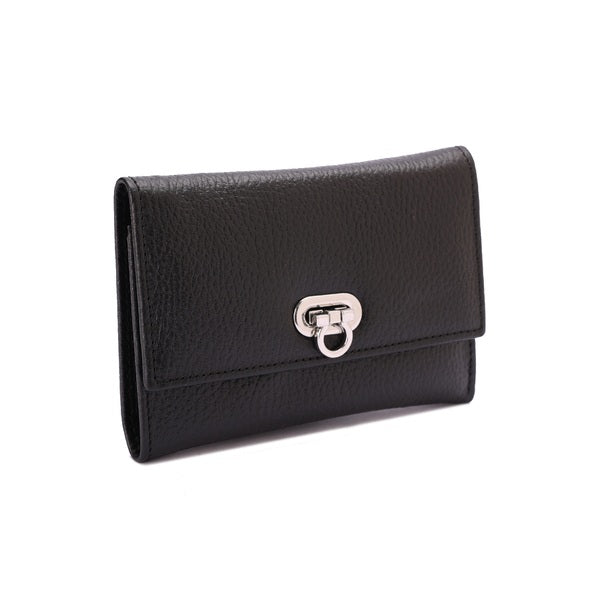 محفظة جلدية بإغلاق بأزرار معدنية