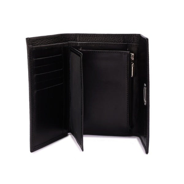 محفظة جلدية بإغلاق بأزرار معدنية