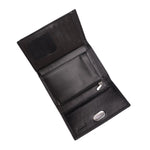 محفظة جلدية بإغلاق بأزرار معدنية