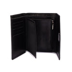 محفظة جلدية بإغلاق بأزرار معدنية