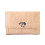 محفظة جلدية بإغلاق بأزرار معدنية