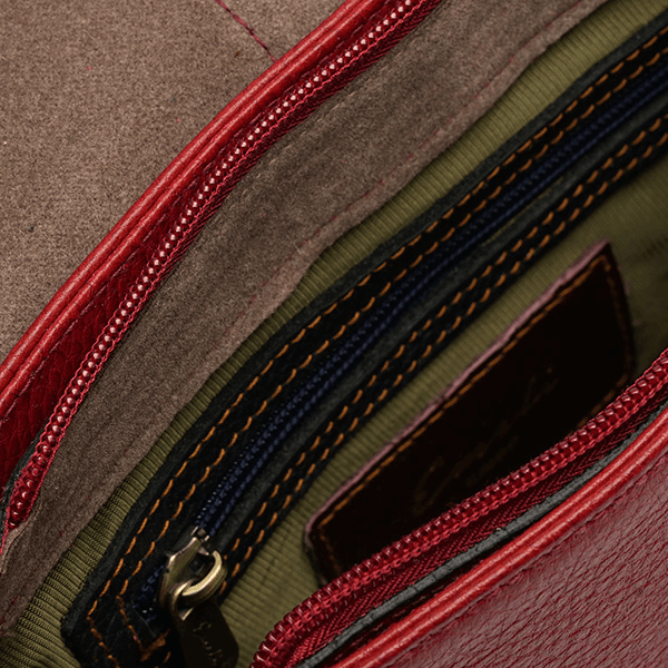 حقيبة كروس جلدية باللون العنابي