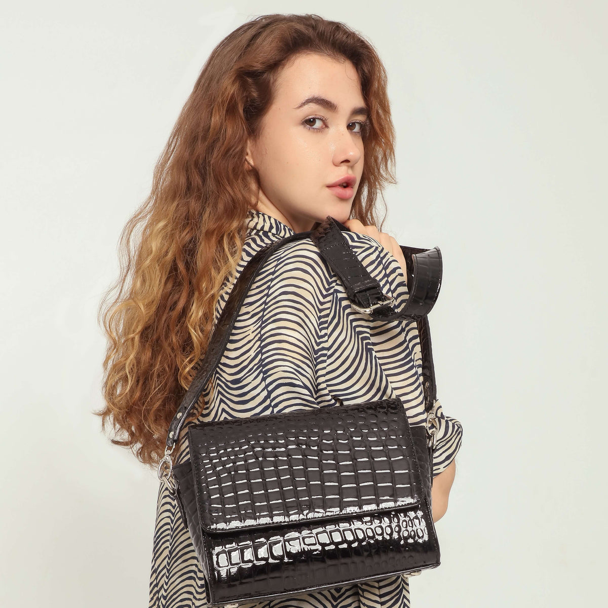 آلانا – حقيبة كروس بودي جلدية