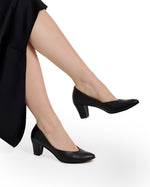 The Emeli Noir Classic Pump